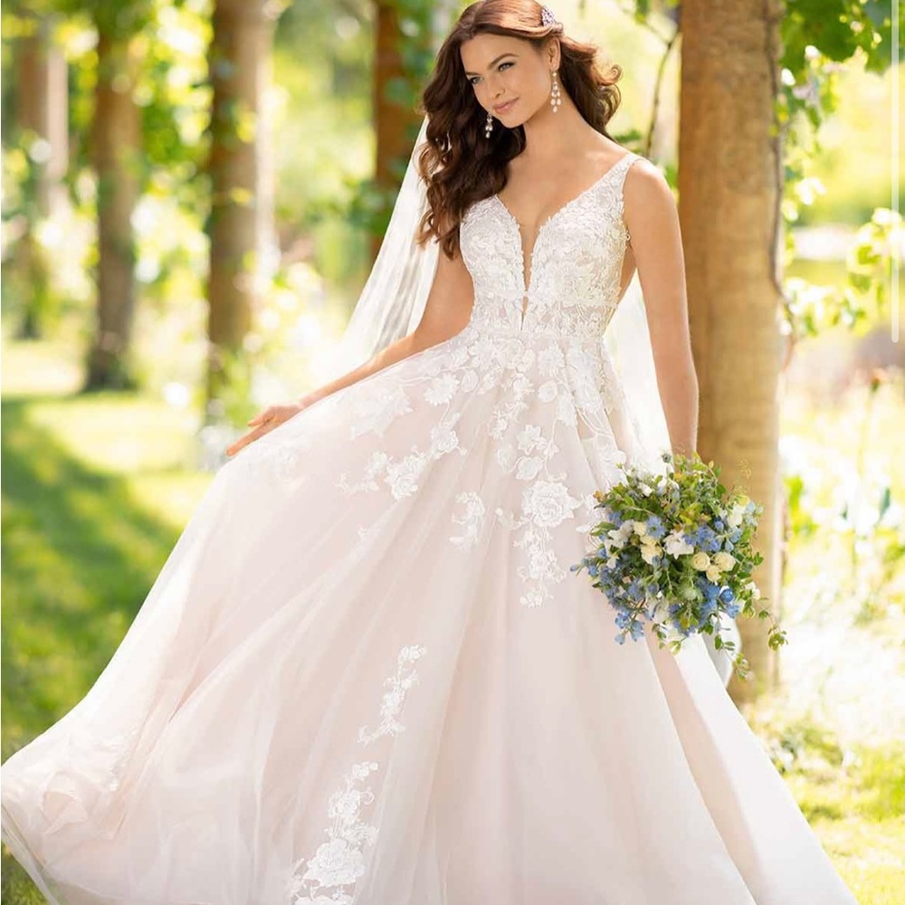 Wedding Dress, Essence of Australia, size 14